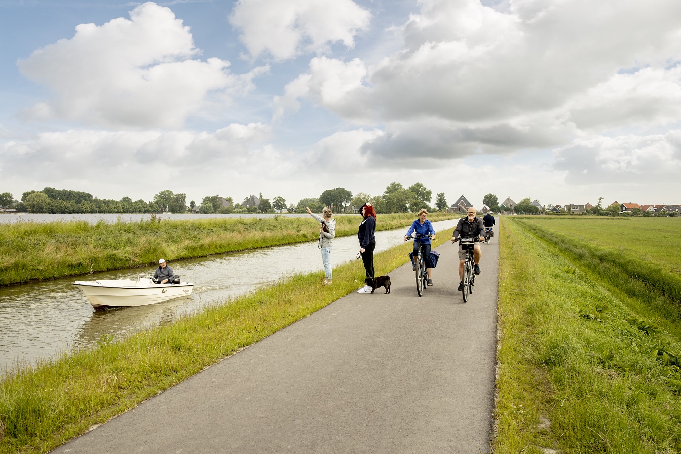 Zonnepark Tripkouw gaat op in het landschap