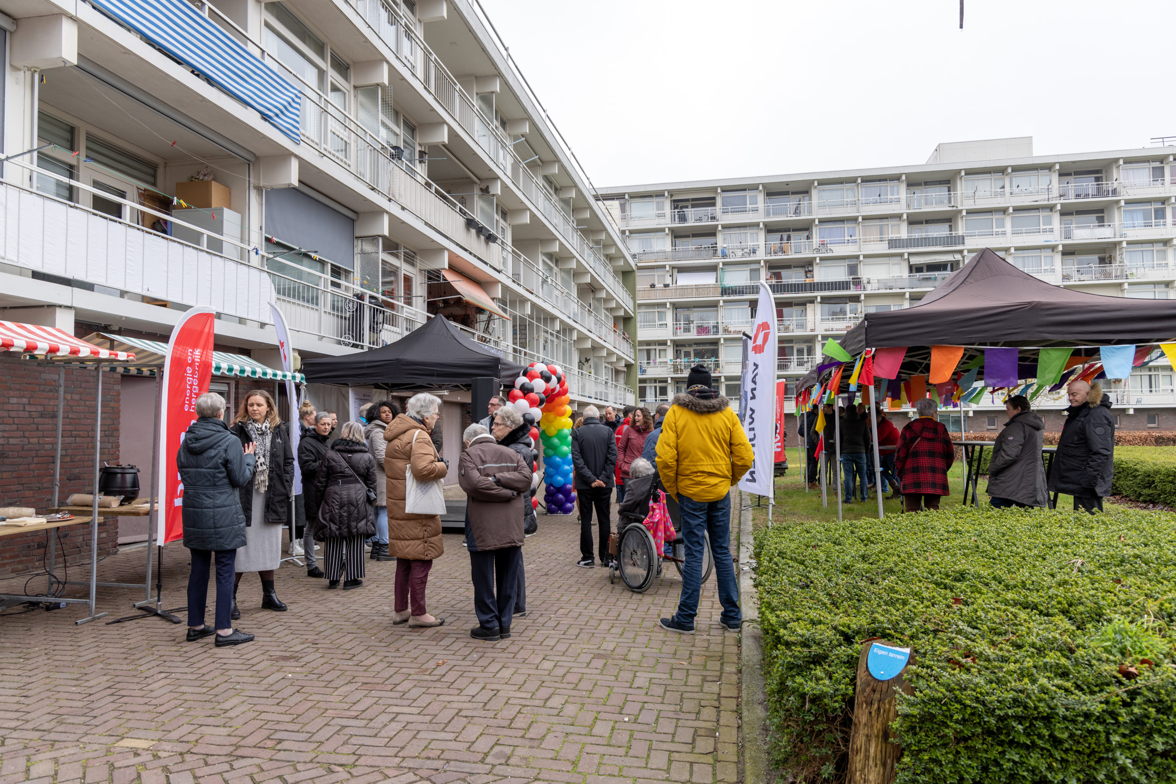 Op de foto: Feestelijk moment startsein project Blaauwweg 