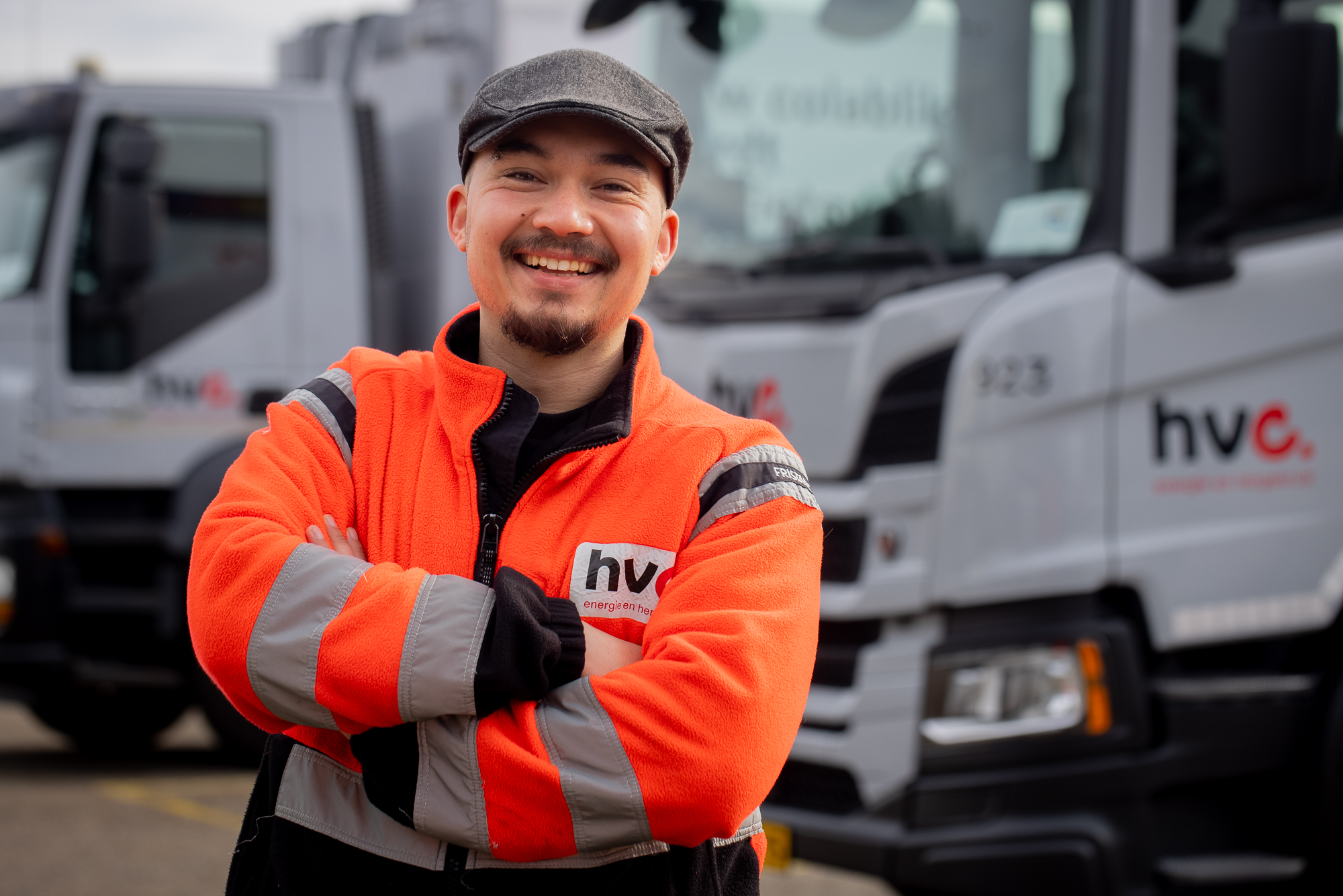 chauffeur inzameling lachend in beeld