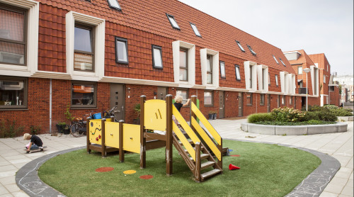 rij huizen aangesloten op warmte