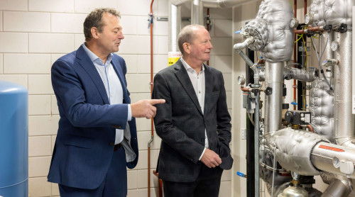 Foto persbericht aansluiten gemeentehuis Dijk en Waard