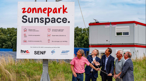 v.l.n.r. wethouder van Amersfoort - gemeente Noordoostpolder, Peter Kersten - Koninklijk NLR, Arjan ten Elshof – HVC, Jaap de Zeeuw - SENF en Joost Hakkaart – DNW