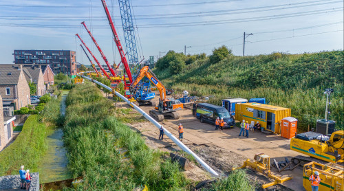 Foto van de aanleg van de 1200 meter lange warmteleiding tussen Sliedrecht en Dordrecht