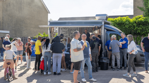 Feestelijk moment tijdens oplevering de Horst