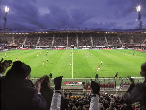 foto van voetbal wedstijd met AZ in Afas stadion, welke is verwarmt door het warmtenet van HVC