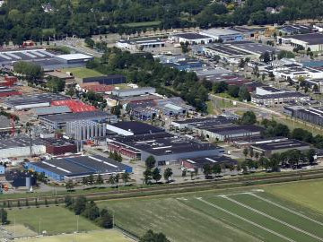 Overzichtsfoto - vanuit de lucht gefotografeerd - van een bedrijventerrein