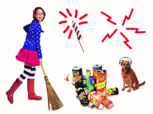 meisje bezemt afgestoken vuurwerk bij elkaar op de achtergrond een hond met koptelefoon