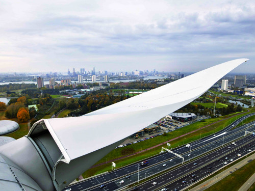 Windmolen wiek vanaf boven met uitzicht richting Rotterdam