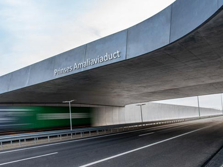 het Prinses Amaliaviaduct op de Maasvlakte. Voor de bouw hiervan is Beaumix gebruikt. Dit is gewassen bodemas afkomstig uit de afvalenergiecentrale