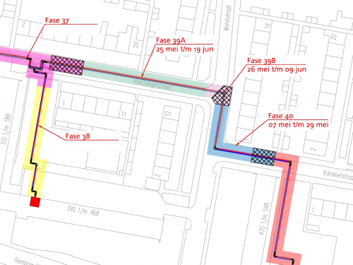 Op deze afbeelding is een plattegrond te zien van de omgeving van de Rietzangerstraat en Merelstraat waarop het werkgebied is aangegeven waar de komende periode wordt gewerkt aan het warmtenet Sliedrecht, hier is dat van de Rietzangerstraat tot de Karrekietstraat.