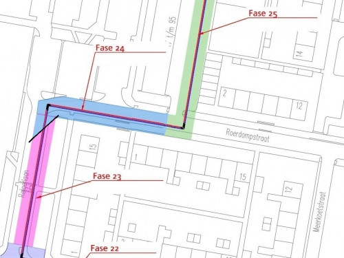 plattegrond van de omgeving waar de komende periode gewerkt wordt aan het warmtenet Sliedrecht - fase 24 met blauwe markering (Roerdompstraat), fase 23 met roze markering (Reigerlaan)