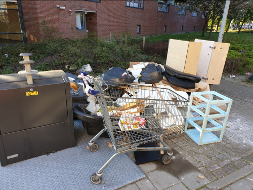 dumpingen naast ondergrondse container