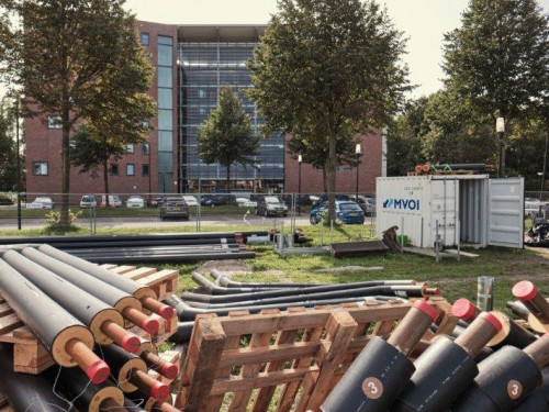 warmteleidingen in de Annie M.G. Schidtstraat liggen klaar om de grond in te gaan