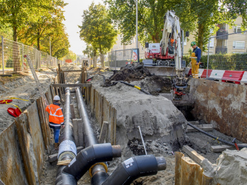 Foto van een werklocatie in de Thorbeckelaan in Sliedrecht met daarin de warmtenetleidingen 