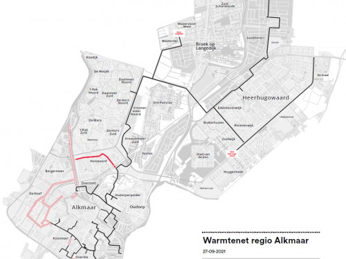 Op deze afbeelding is een kaart te zien met daarop de al aangelegde route van het warmtenet en route van het warmtenet dat nog wordt aangelegd.