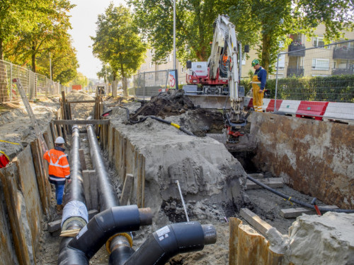 Foto van aanleg van warmteleidingen in de Thorbeckelaan in Sliedrecht