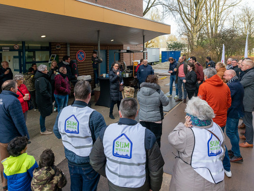 foto van het koffiemomend met de bewoners bij de Havik-flat in Sliedrecht