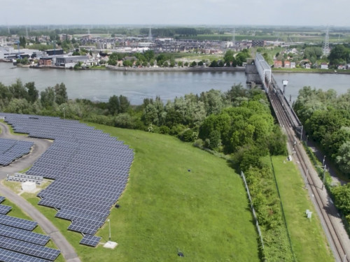 Foto van de locatie waar de boring tussen Sliedrecht en Dordrecht uitgevoerd wordt