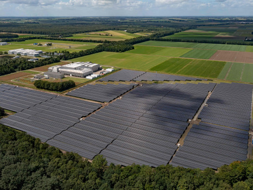 luchtfoto zonnepark Sunspace