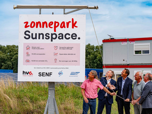 v.l.n.r. wethouder van Amersfoort - gemeente Noordoostpolder, Peter Kersten - Koninklijk NLR, Arjan ten Elshof – HVC, Jaap de Zeeuw - SENF en Joost Hakkaart – DNW