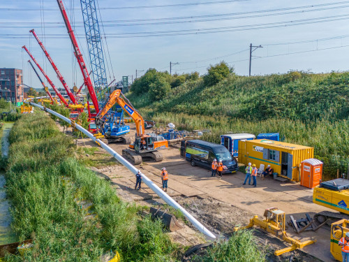 Foto van de aanleg van de 1200 meter lange warmteleiding tussen Sliedrecht en Dordrecht