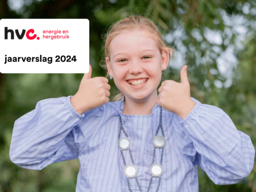 voorkant jaarverslag HVC met meisje die duimen omhoog houdt