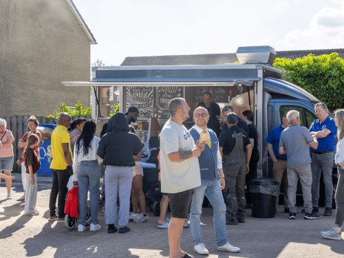 Feestelijk moment tijdens oplevering de Horst